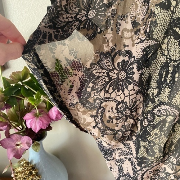 Charlee Tan and Black Floral Kimono Medium - Picture 5 of 7